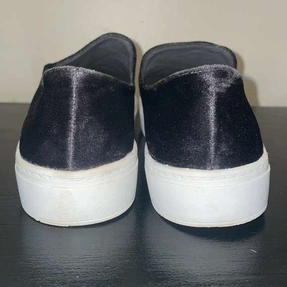 Dirty Laundry Slip Ons.  Size 7.5. Beautiful Rose Appliqué. - Picture 4 of 9